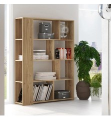Descubre el salón completo Solana 02 con diseño moderno y acabado en madera rayada.