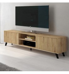 Descubre el salón completo Solana 02 con diseño moderno y acabado en madera rayada.